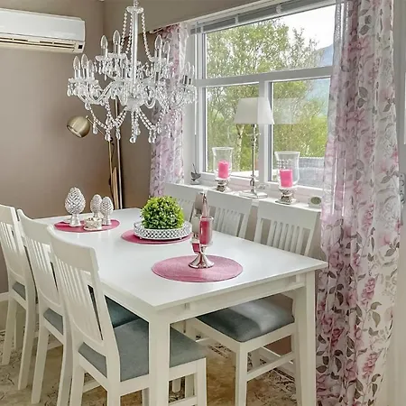 Cozy In With Kitchen Holiday home